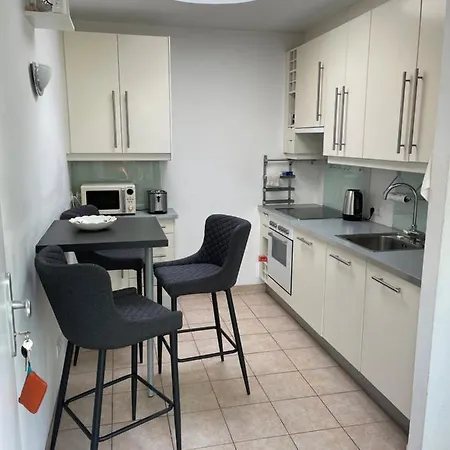 Moderner Stadtbungalow Mit 2 Terrassen Und Privatem Garten Innsbruck